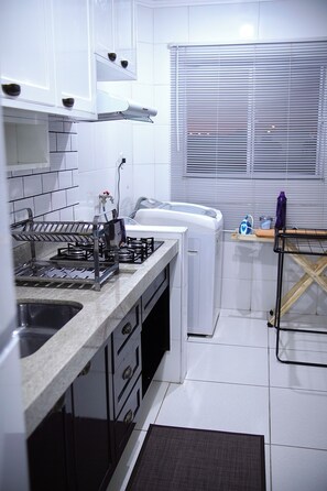 Superior Apartment, 2 Bedrooms, Kitchen, Tower | Private kitchen - APARTAMENTO COMPLETO TRES LAGOAS (Tres Lagoas)