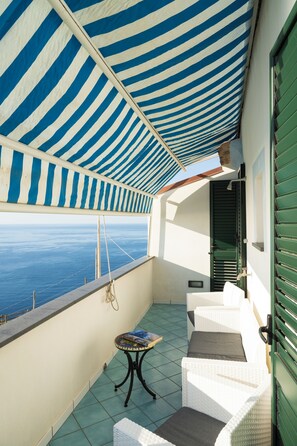 Terrace/patio - BETWEEN AMALFI & POSITANO, BIS SEA VIEW HOUSE, FREE WIFI, A/C, ONLY 12 STEPS (Conca dei Marini)