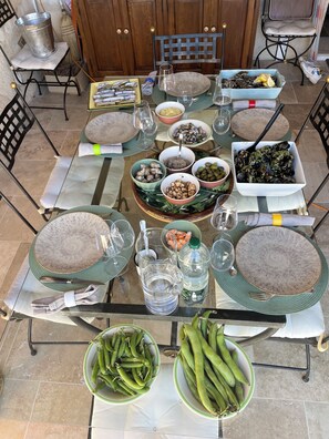 Outdoor dining