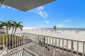 Property grounds - Beachfront Studio in Treasure Island (Treasure Island)