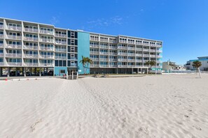 Exterior - Beachfront Studio in Treasure Island (Treasure Island)