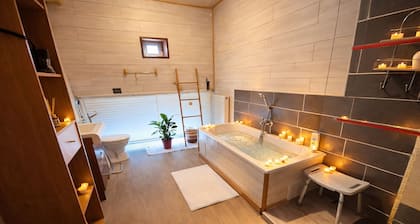 Large gîte for 14 people with hot tub & fireplace Nature, forest & relaxation