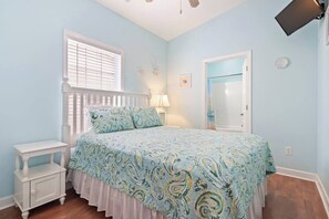 3 slaapkamers, een strijkplank/strijkijzer, wifi, beddengoed