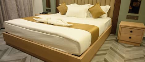 Executive Double Room | Laptop workspace, free WiFi