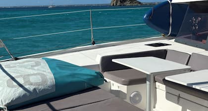 EXPERIENCE UNIQUE : NUIT EN CATAMARAN AVEC DINER ET PETIT-DEJEUNER INCLUS