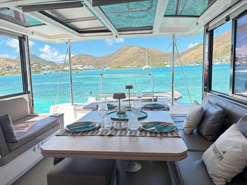 UNIQUE EXPERIENCE: OVERNIGHT ON A CATAMARAN WITH DINNER AND BREAKFAST INCLUDED