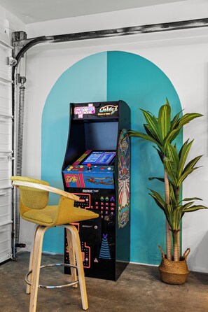 Games room - Golden Palms - Family fun retreat close to beach - large heated pool, game room (Largo)