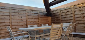 تناول الطعام بالخارج