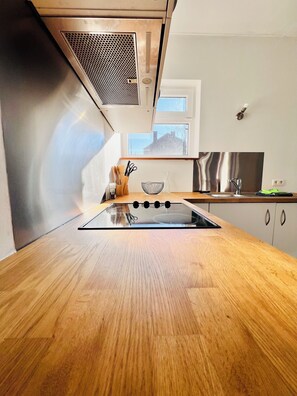 House, Canal View | Private kitchen - Maison proche rivière avec jardin (Esneux)