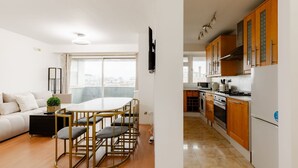 Apartment, 2 Bedrooms, Smoking, City View | Living room - Luxurious London Apartment With City Views (London)