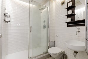 Apartamento, 2 habitaciones, fumadores, vistas a la ciudad | Baño