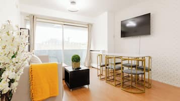 Apartment, 2 Bedrooms, Smoking, City View | Living room