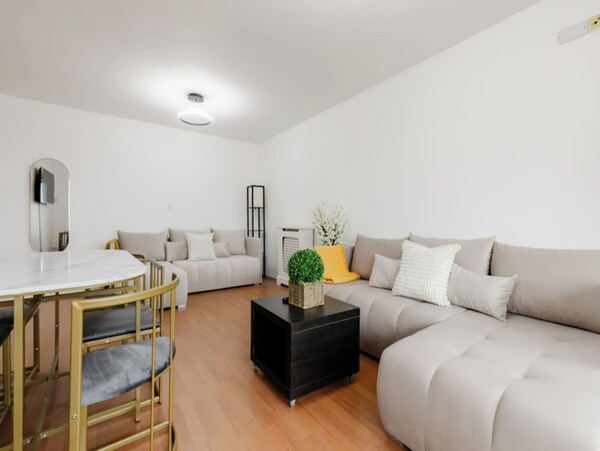 Luxurious London Apartment With City Views - London Paddington Station