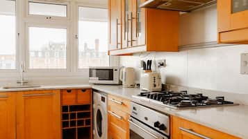 Apartment, 2 Bedrooms, Smoking, City View | Interior