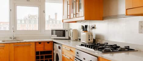 Apartment, 2 Bedrooms, Smoking, City View | Interior