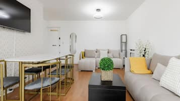Apartment, 2 Bedrooms, Smoking, City View | Living room