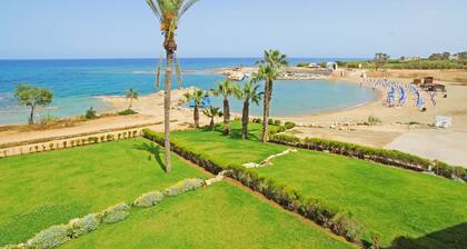 VILLA JASMIN - Walking to Trinity Beach