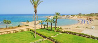 VILLA JASMIN - Walking to Trinity Beach