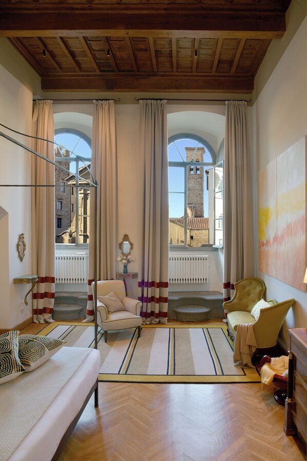 2 多间卧室、熨斗/熨衣板、WiFi、床单