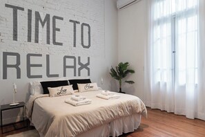 Townhouse | 3 soverom, blendingsgardiner, strykejern/-brett og wi-fi (inkludert)