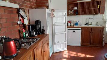 Geladeira, micro-ondas, fogão, cooktop