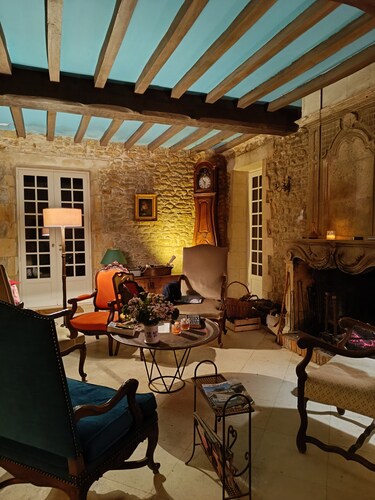 CHARACTER HOUSE 10/12 persons 4 bedrooms, 4 bathrooms