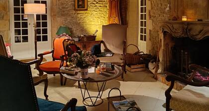 CHARACTER HOUSE 10/12 persons 4 bedrooms, 4 bathrooms