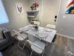 Dining - Color POP Spot 2-bedroom Duplex In the center of Phoenix Wi-fi (Phoenix)