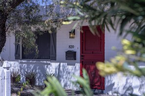 Exterior detail - Color POP Spot 2-bedroom Duplex In the center of Phoenix Wi-fi (Phoenix)