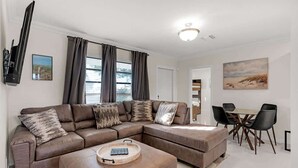 Living area - Bright and Cozy Home in Homestead (Homestead)