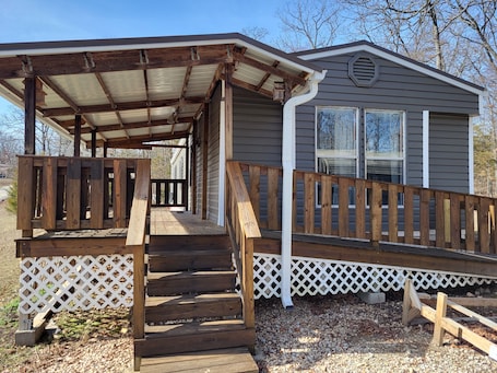 Exterior. Quiet. Relaxing. Deck, carport & fire pit. Free ice. 3 miles to lake.