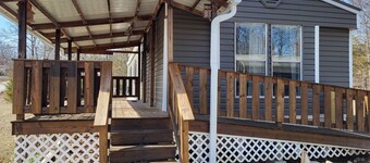 Quiet. Relaxing. Deck, carport & fire pit. Free ice. 3 miles to lake.