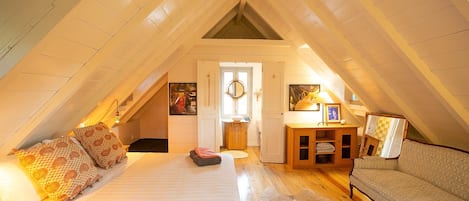 1 bedroom, iron/ironing board, travel cot, free WiFi