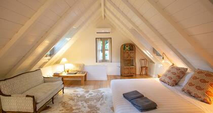 Sugar Cube: Charming & Artsy 1 bedroom cottage in the heart of Harbour Island