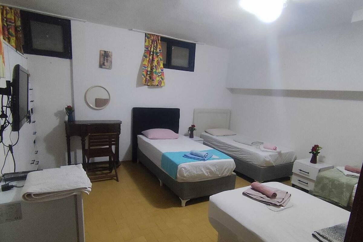 Habitación cuádruple económica, vistas a la ciudad