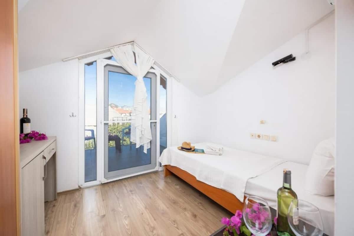 2 bedrooms