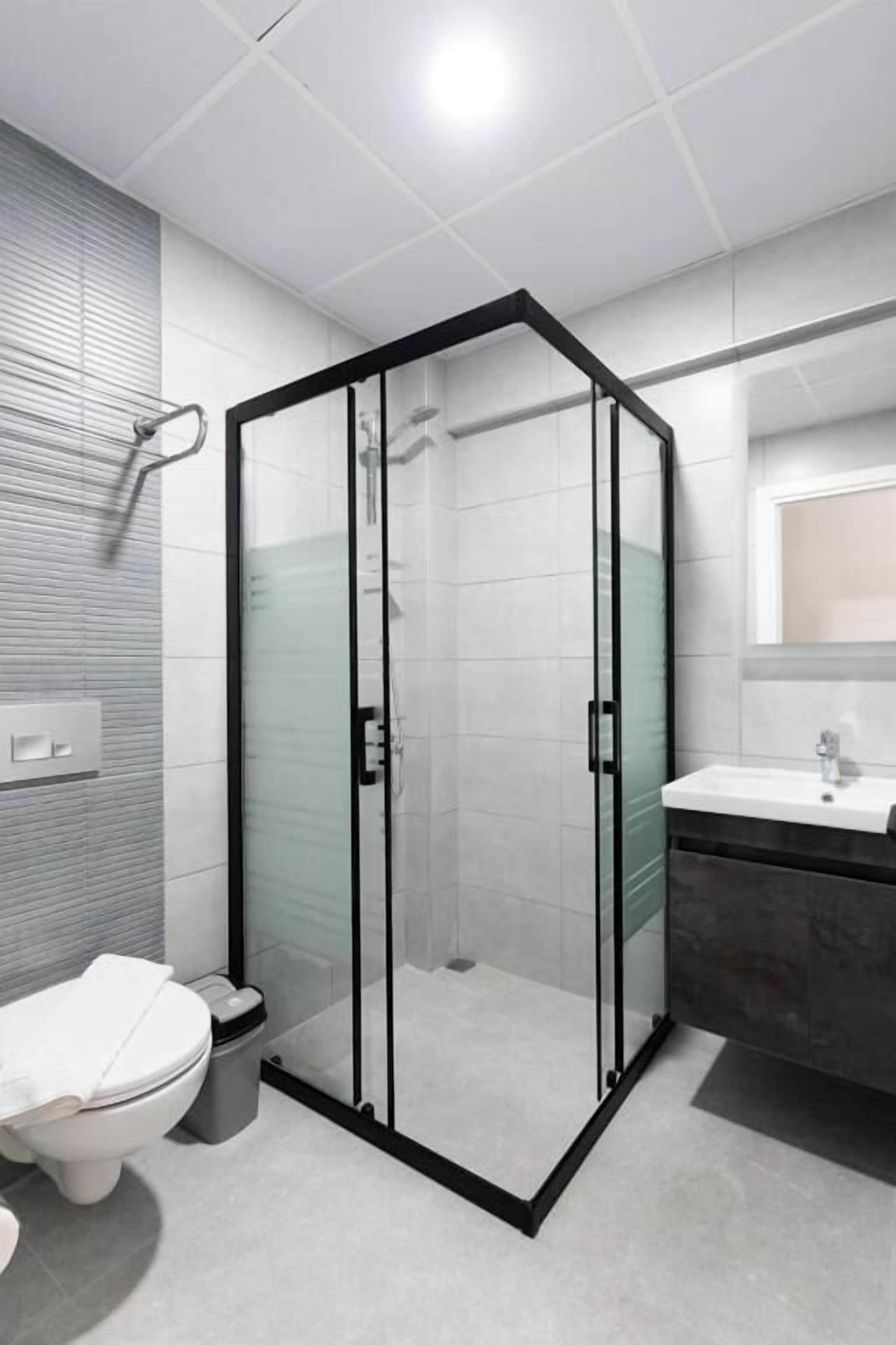 Shower, free toiletries, hair dryer, towels