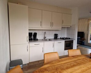 House | Private kitchen - Detached Bungalow for 8 People, Fully Equipped (Schoonloo)