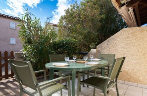 屋外ダイニングエリア