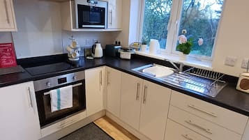 Een magnetron, een oven, een kookplaat