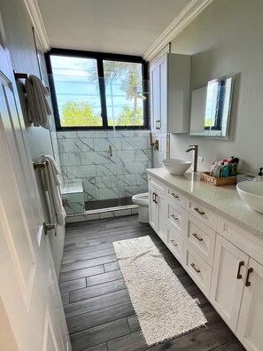 Shower, hair dryer, towels - Leisure Daze by the Sea (Frederiksted)