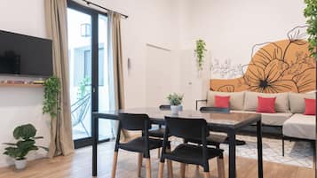 Comfort-Apartment, Blick auf den Innenhof | Wohnbereich