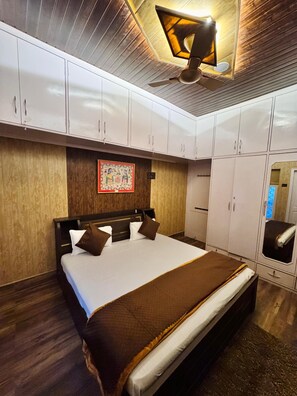 3 bedrooms, WiFi, bed sheets