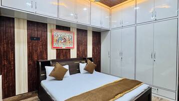 3 bedrooms, WiFi, bed sheets
