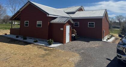 Country Cottage by the Salmon River