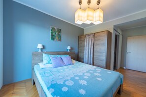 3 bedrooms, iron/ironing board, travel crib, WiFi