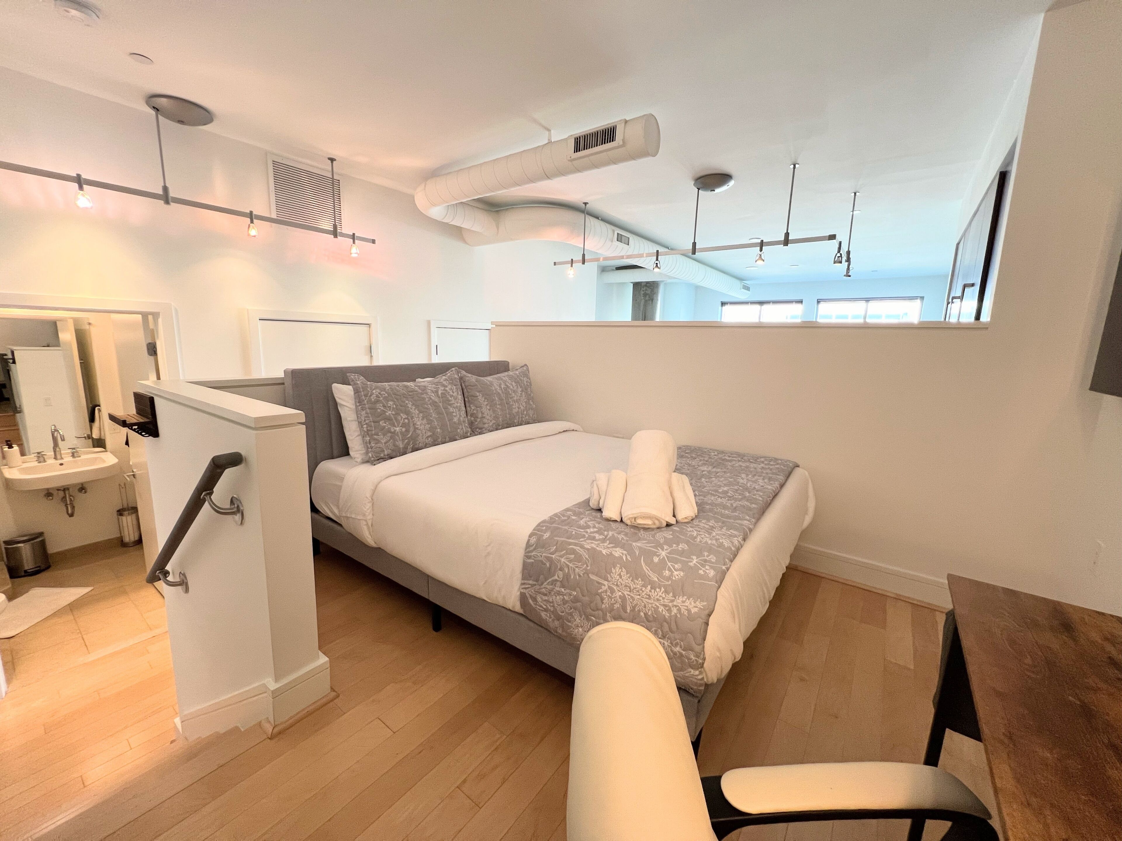 2 chambres, fer et planche à repasser, Wi-Fi, draps fournis