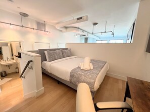 2 chambres, fer et planche à repasser, Wi-Fi, draps fournis