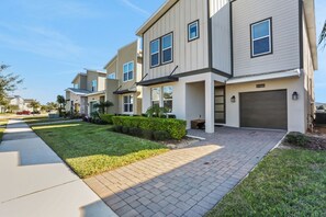 Exterior - NEW! 8966CCD-The Retreat at Championsgate (Davenport)