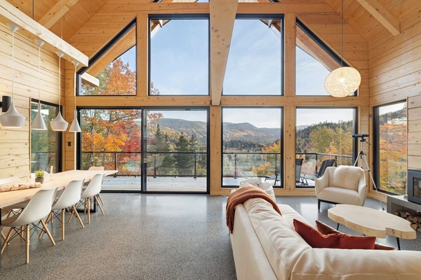 Open concept living and dining room with view of Mount Edward, large patio door (1)